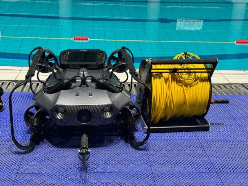 泳池洗濯机械人